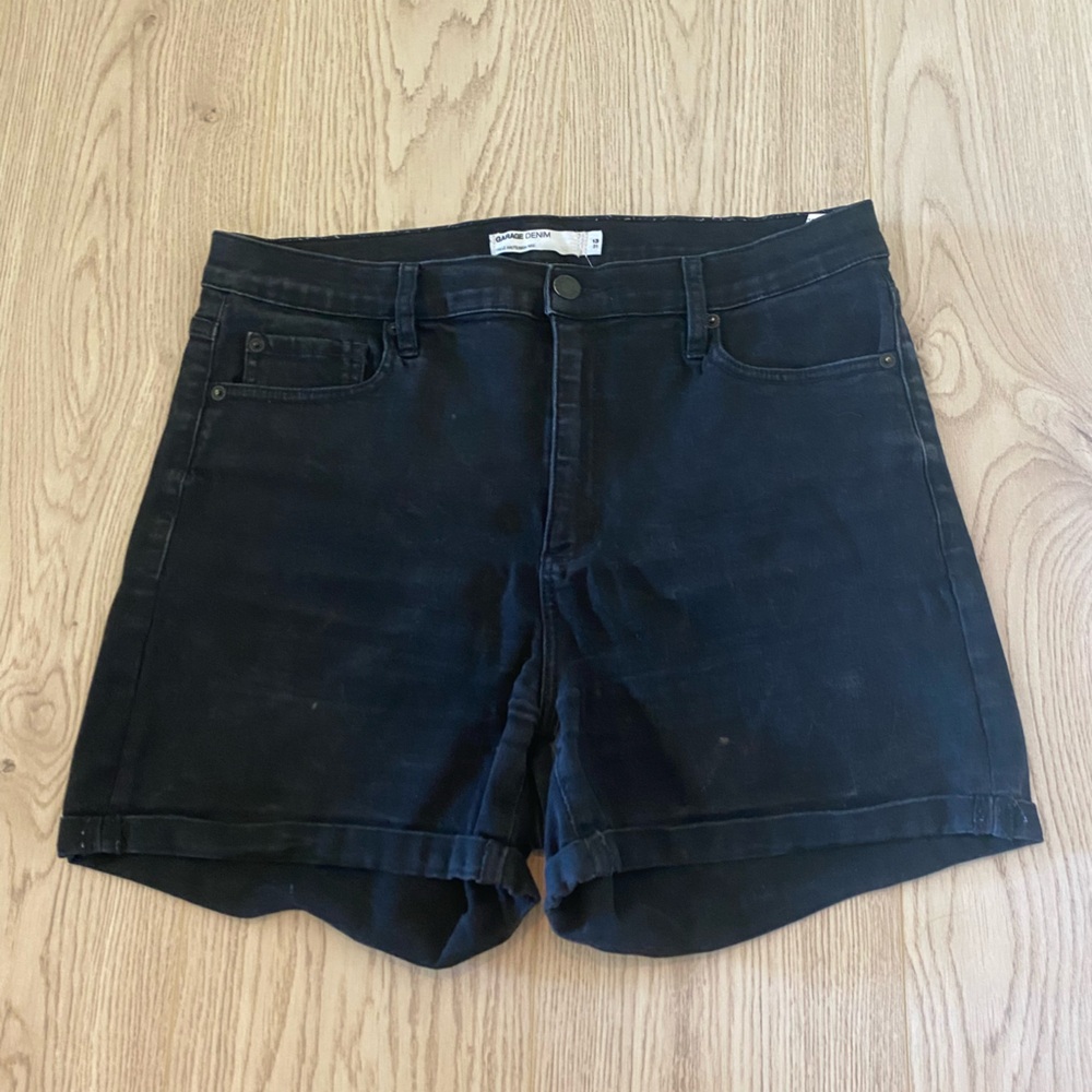Ladies Preloved Garage Denim High Rise Short Size 13. Color Black